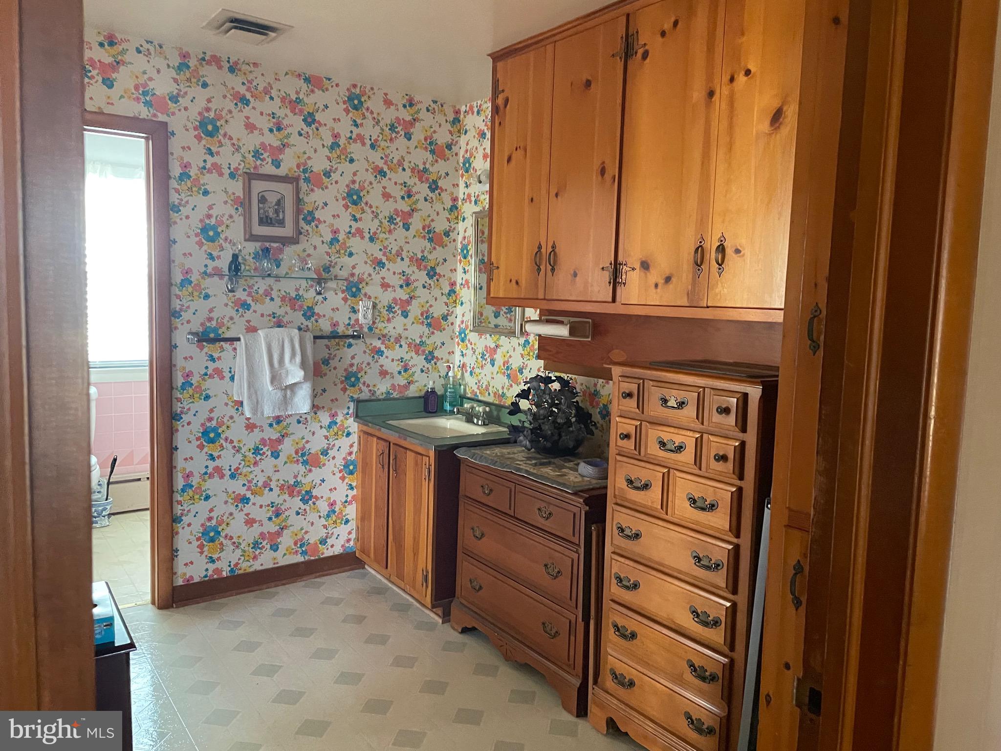 HUNTING HILLS - Residential