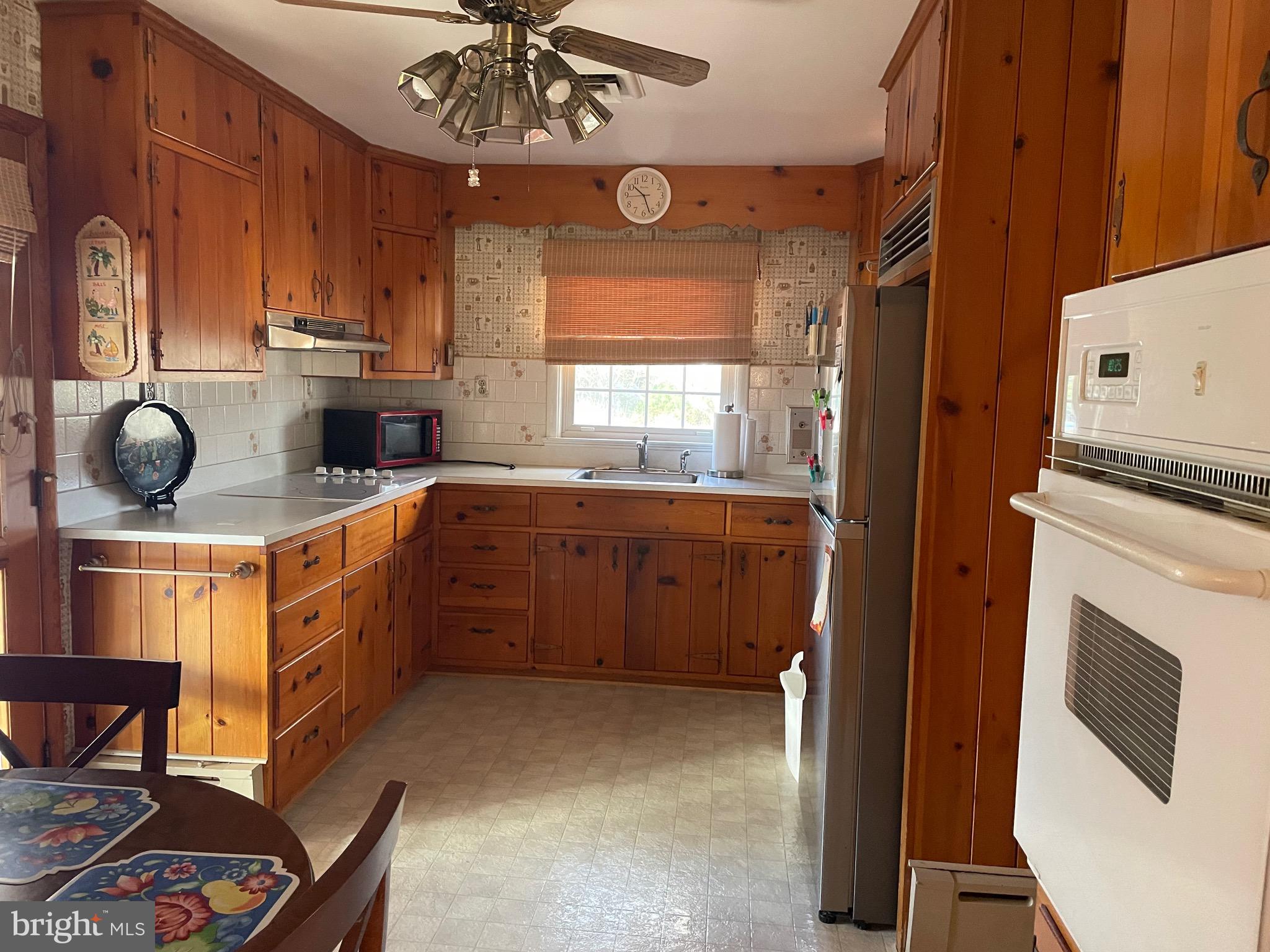 HUNTING HILLS - Residential