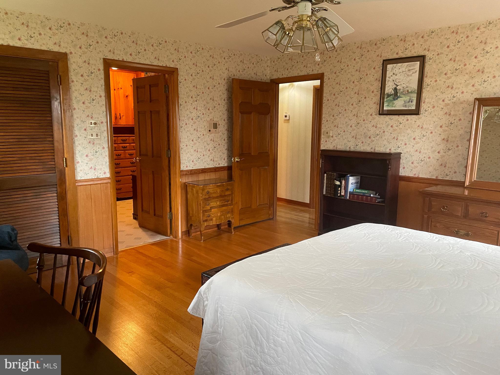 HUNTING HILLS - Residential