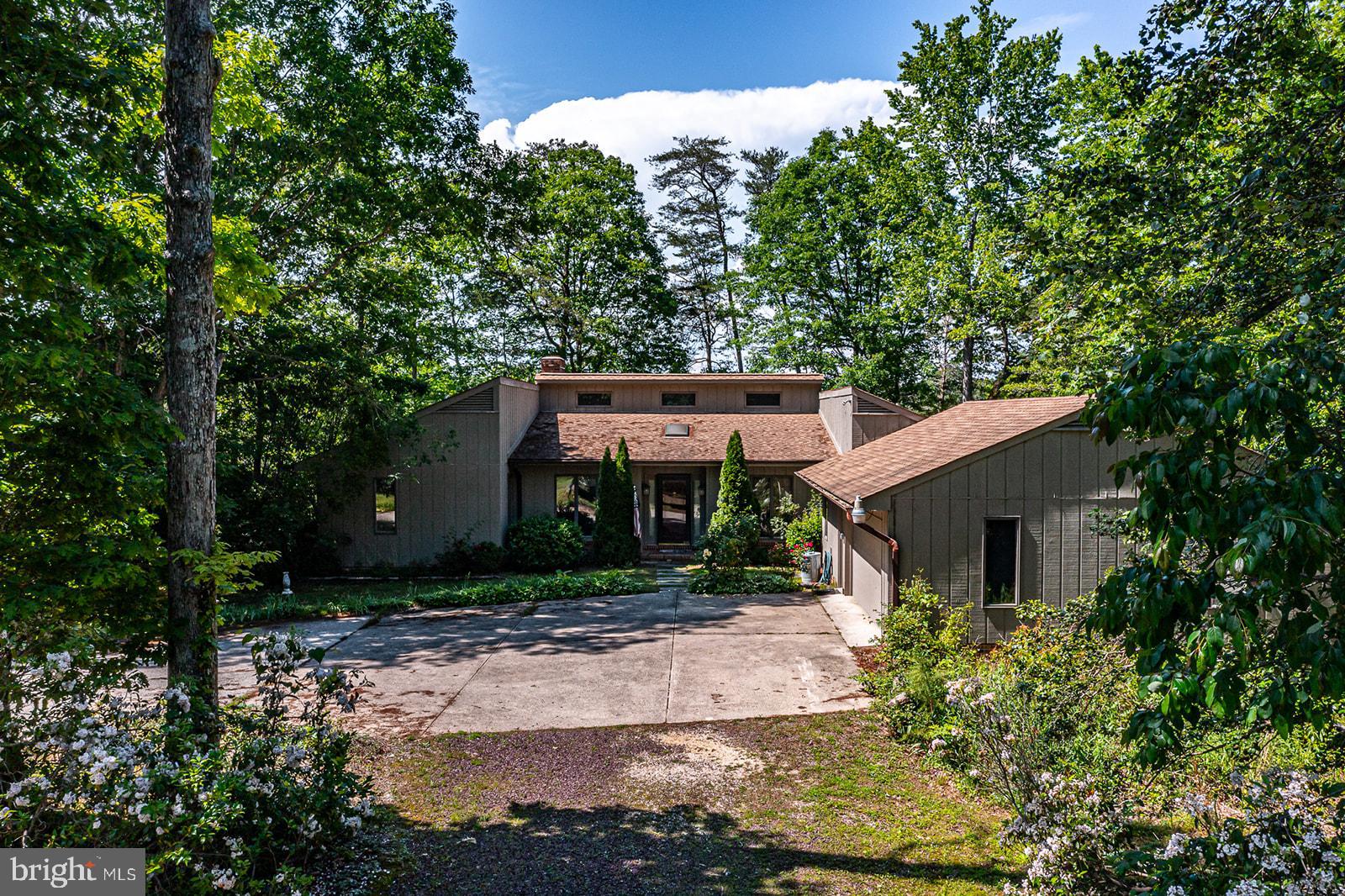 109 KINGFISHER CIRCLE