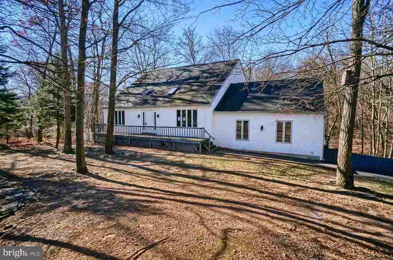 Traditonal home with 3 bedrooms and 2.5 baths. Attached 2 car side entry garage. Spacious open floor plan throughout! Private lot on 1 acre!! 1st floor master suite with full bath. Freshly painted, new carpet and Stainless steel appliances . MOVE RIGHT IN!!!! Show and sell!