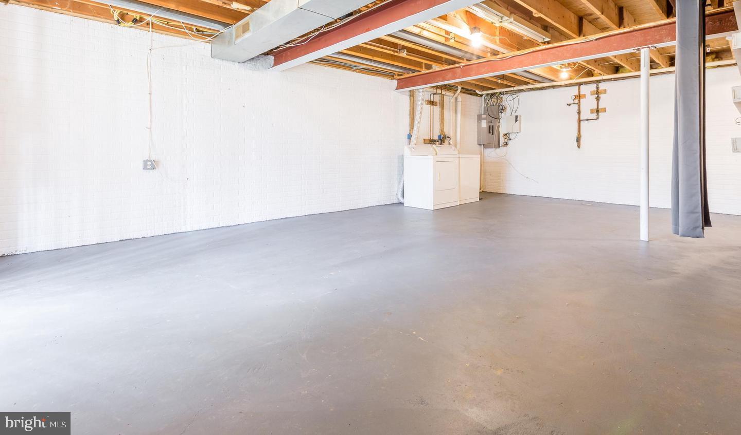 CHASE MANOR - Residential Lease