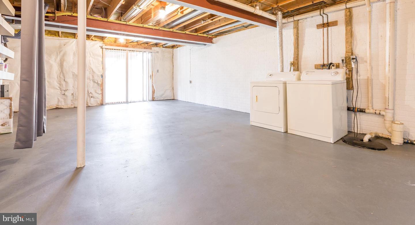 CHASE MANOR - Residential Lease