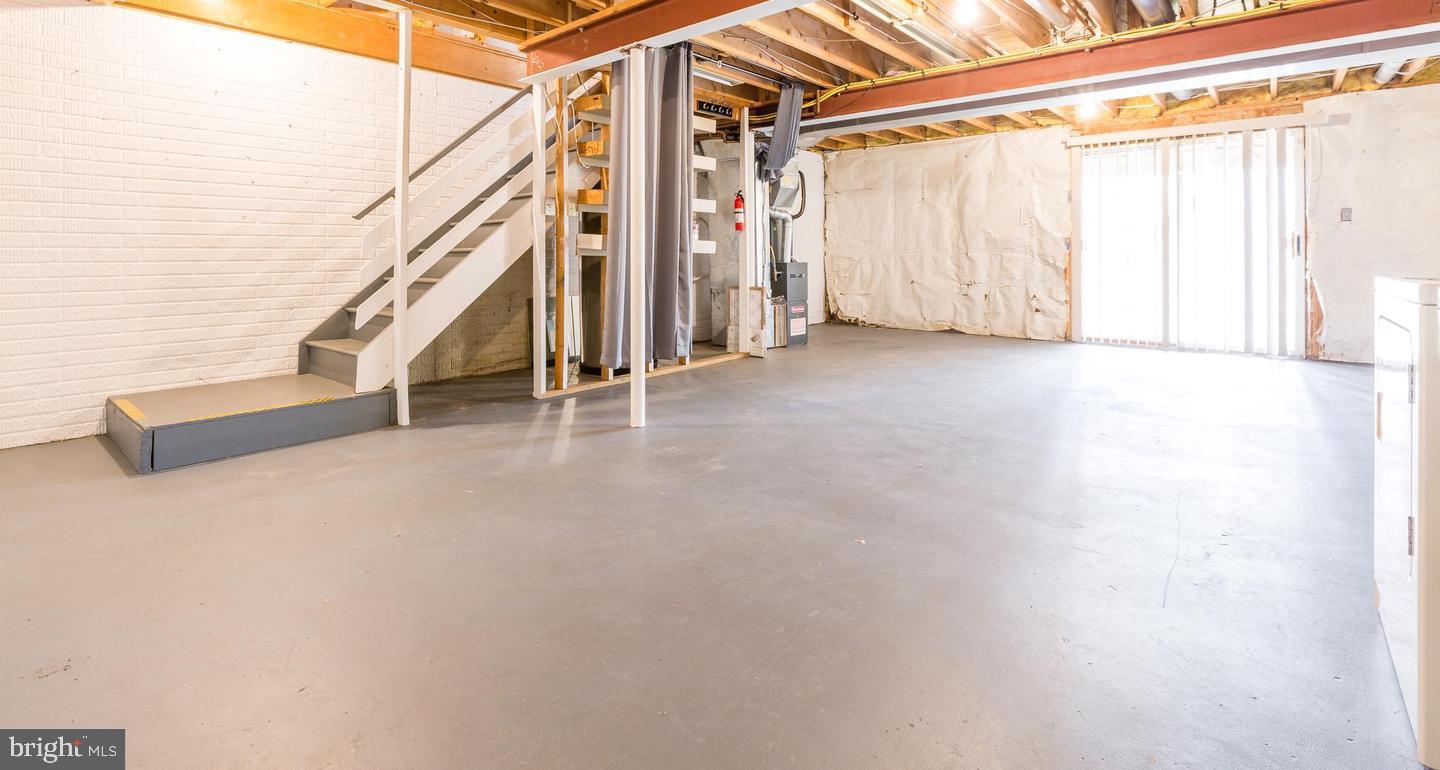 CHASE MANOR - Residential Lease