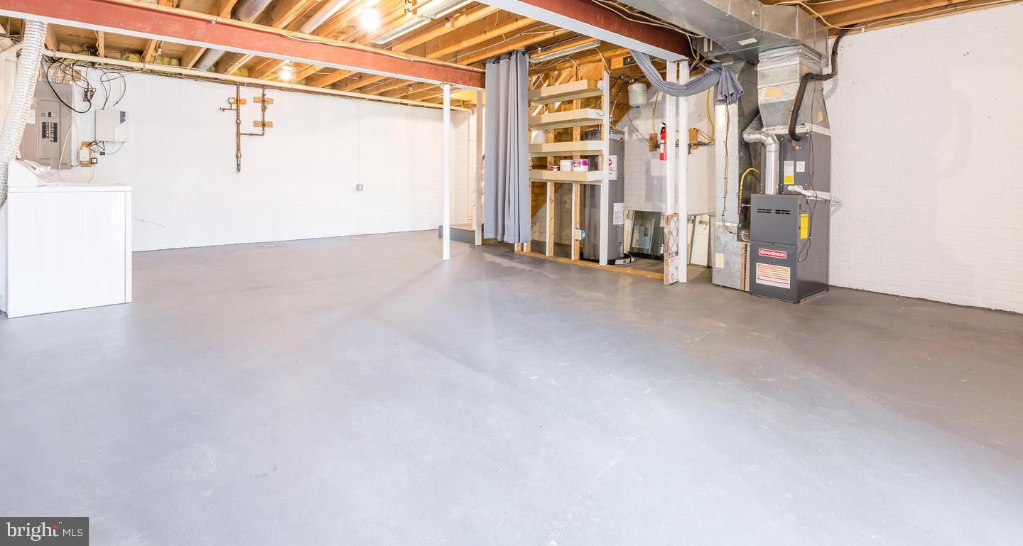 CHASE MANOR - Residential Lease