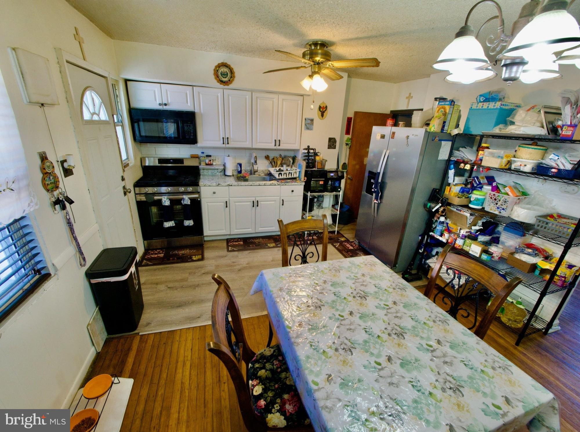 3717 SCHLEICHER AVENUE