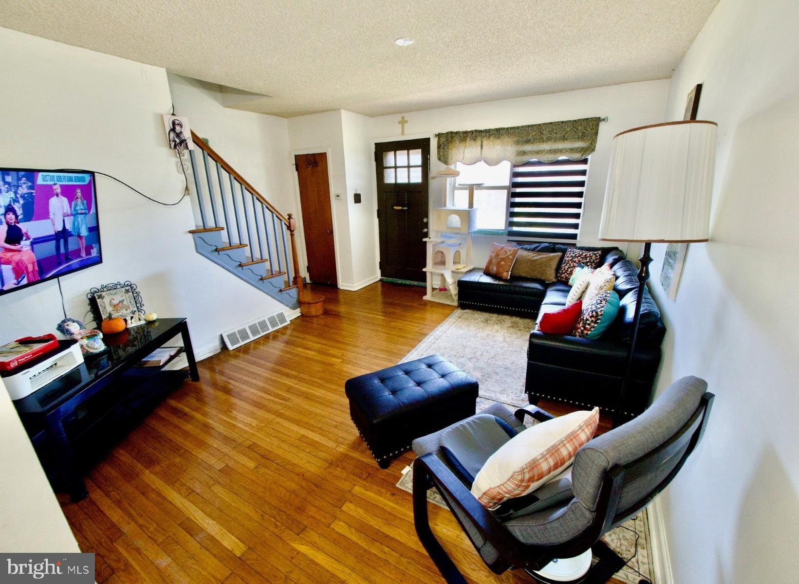 3717 SCHLEICHER AVENUE