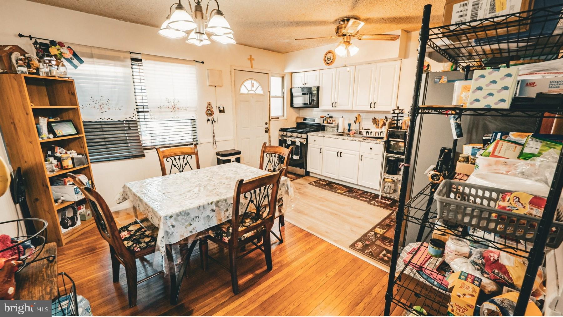 3717 SCHLEICHER AVENUE