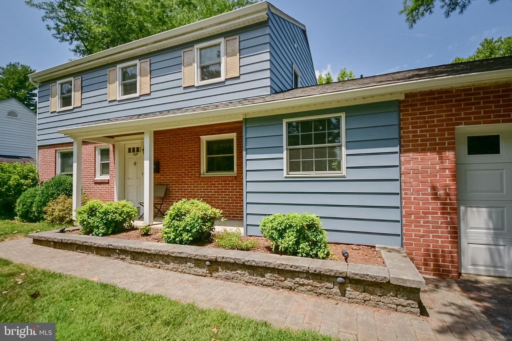 Photo of 1039 Grandview Boulevard, Lancaster, PA 17601 (MLS # PALA2053692)