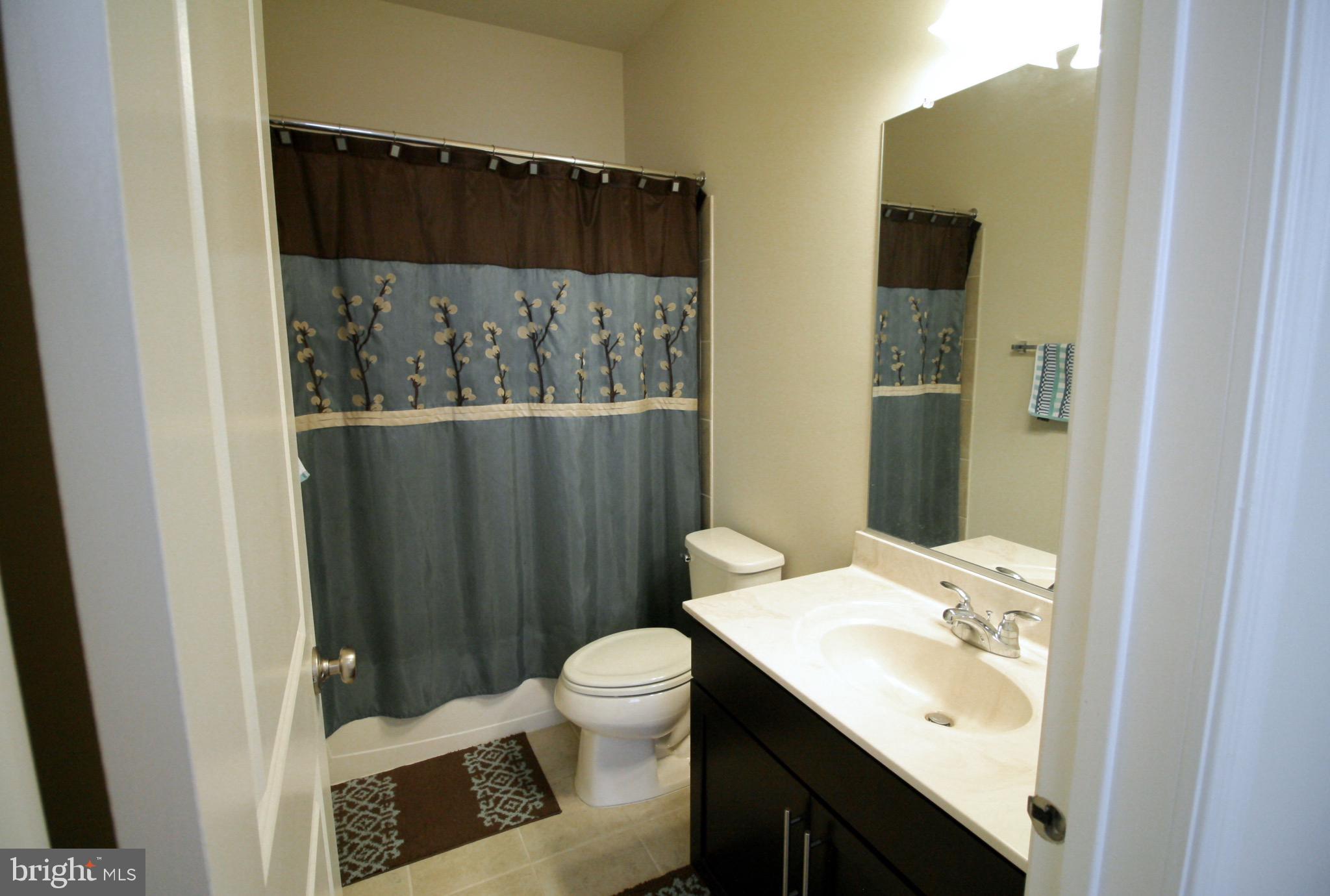 LOUDOUN VALLEY ESTATES 2 - Residential Lease