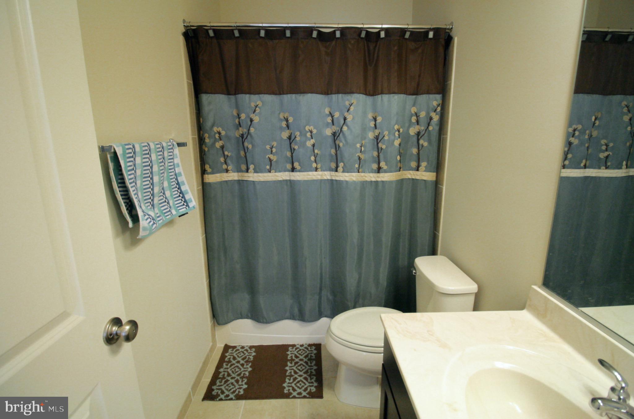 LOUDOUN VALLEY ESTATES 2 - Residential Lease