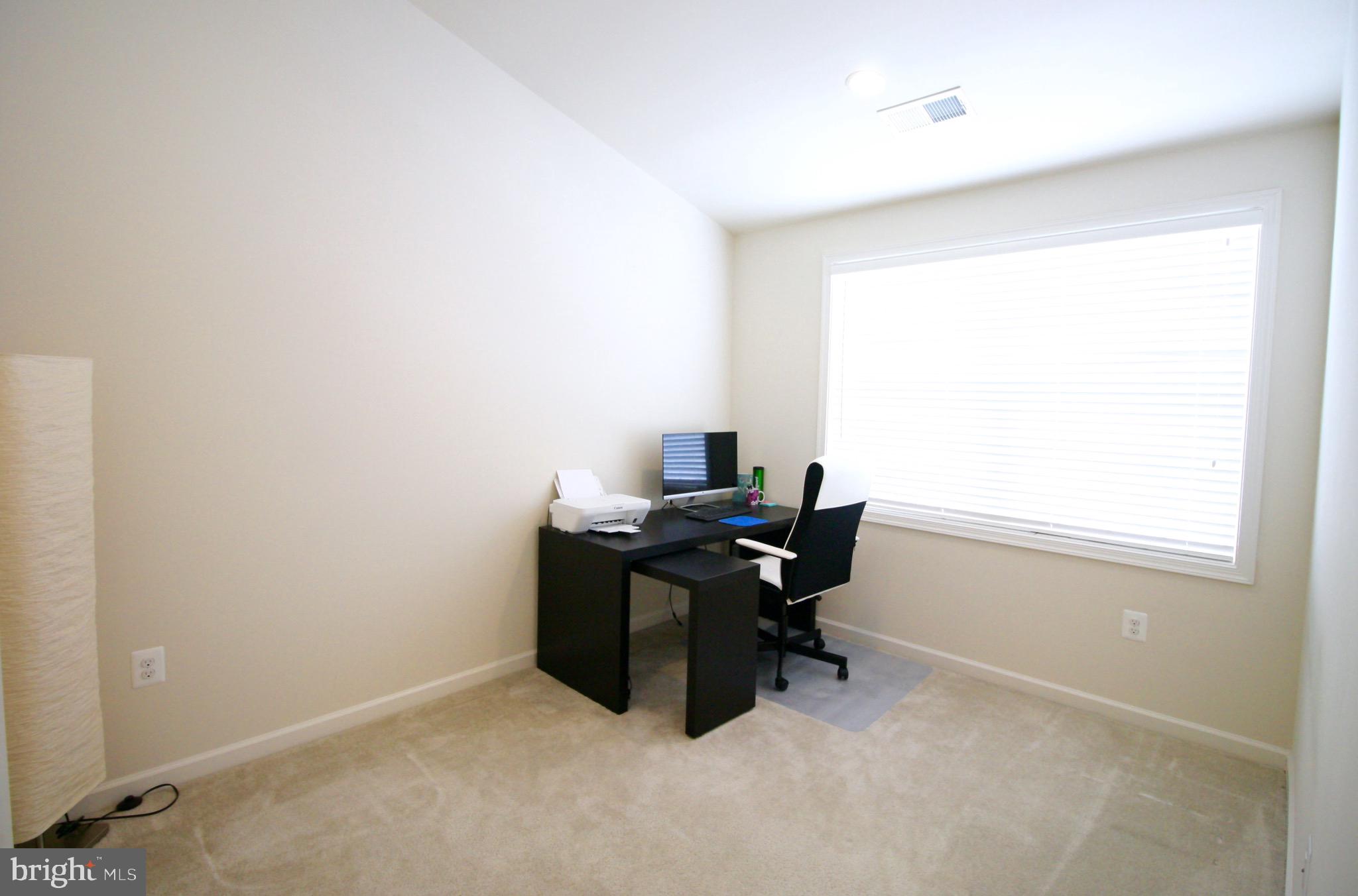 LOUDOUN VALLEY ESTATES 2 - Residential Lease