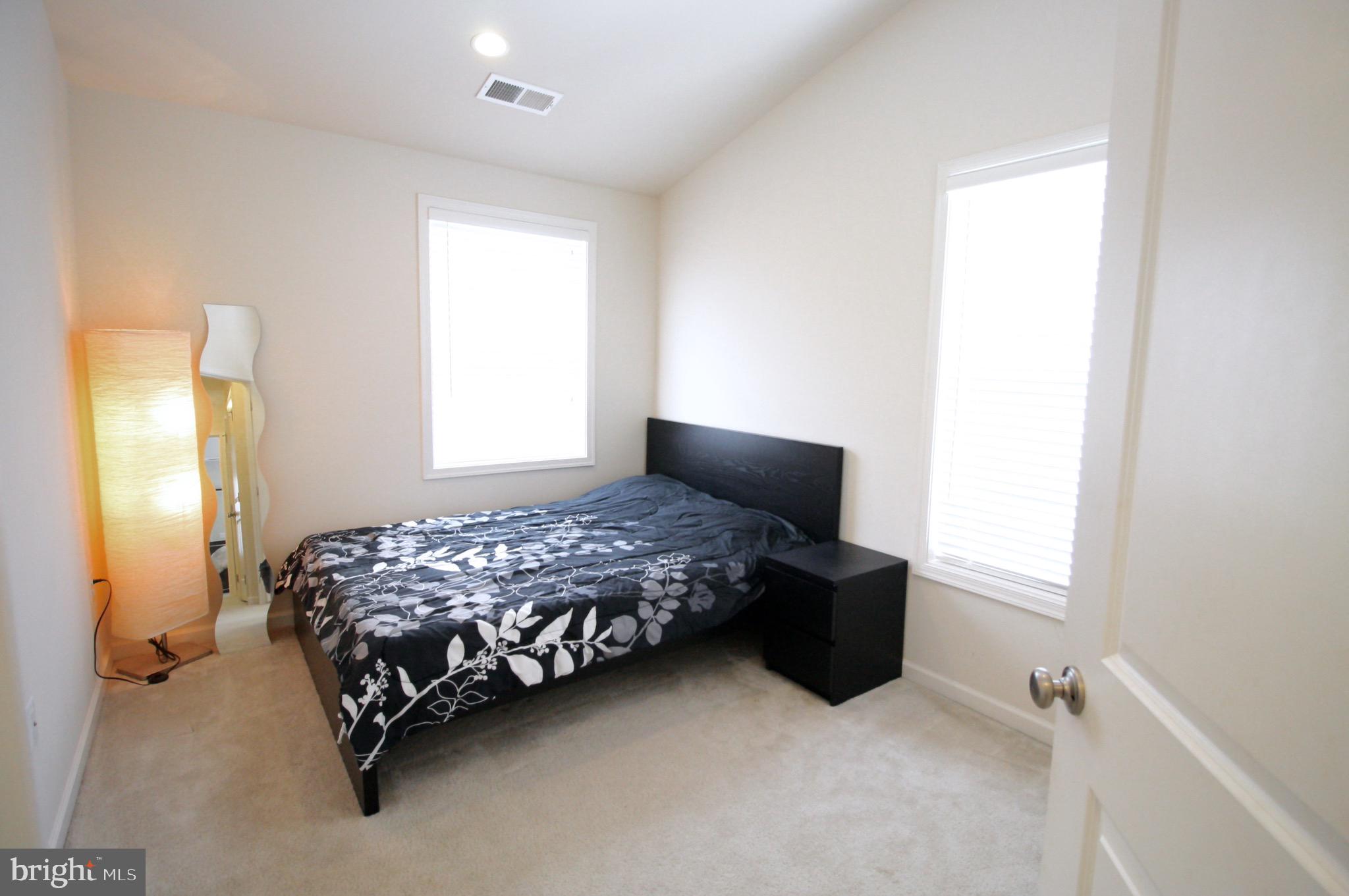 LOUDOUN VALLEY ESTATES 2 - Residential Lease