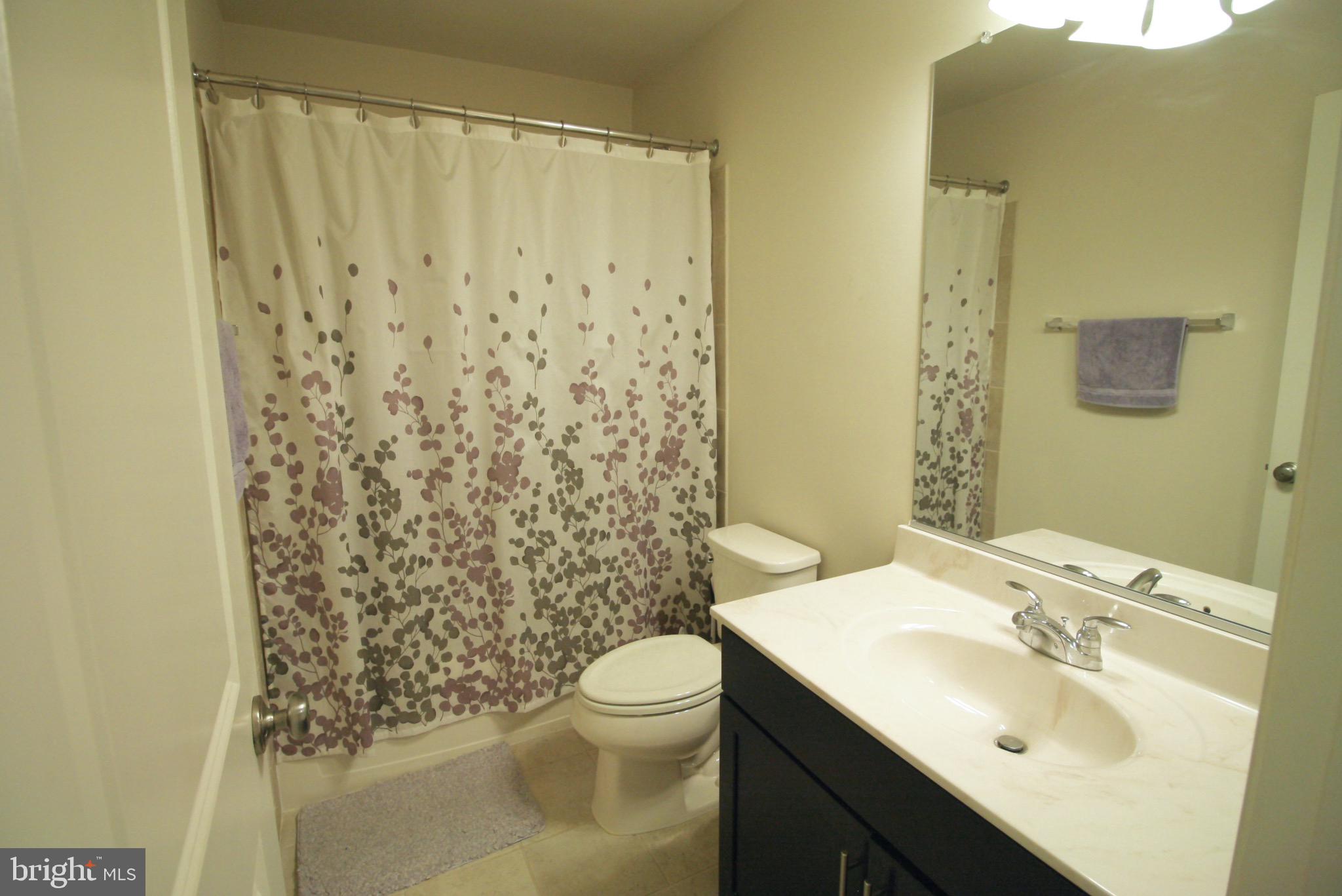 LOUDOUN VALLEY ESTATES 2 - Residential Lease