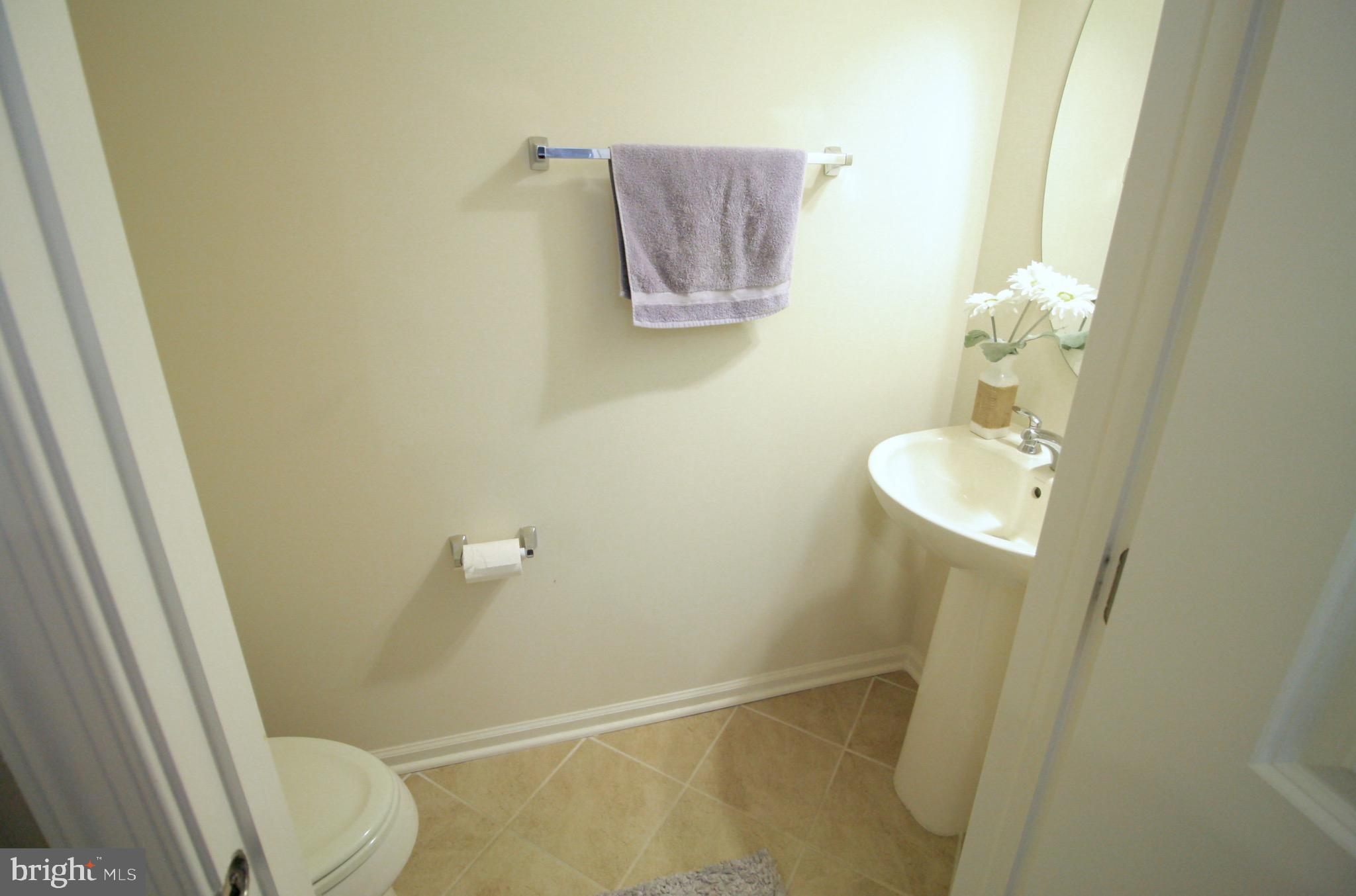 LOUDOUN VALLEY ESTATES 2 - Residential Lease