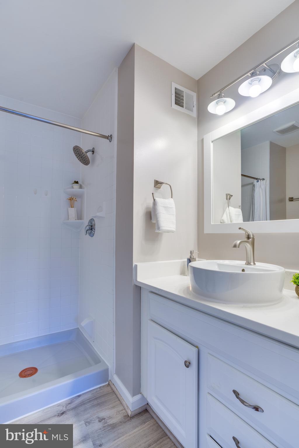 SEQUOIA LEA - Residential