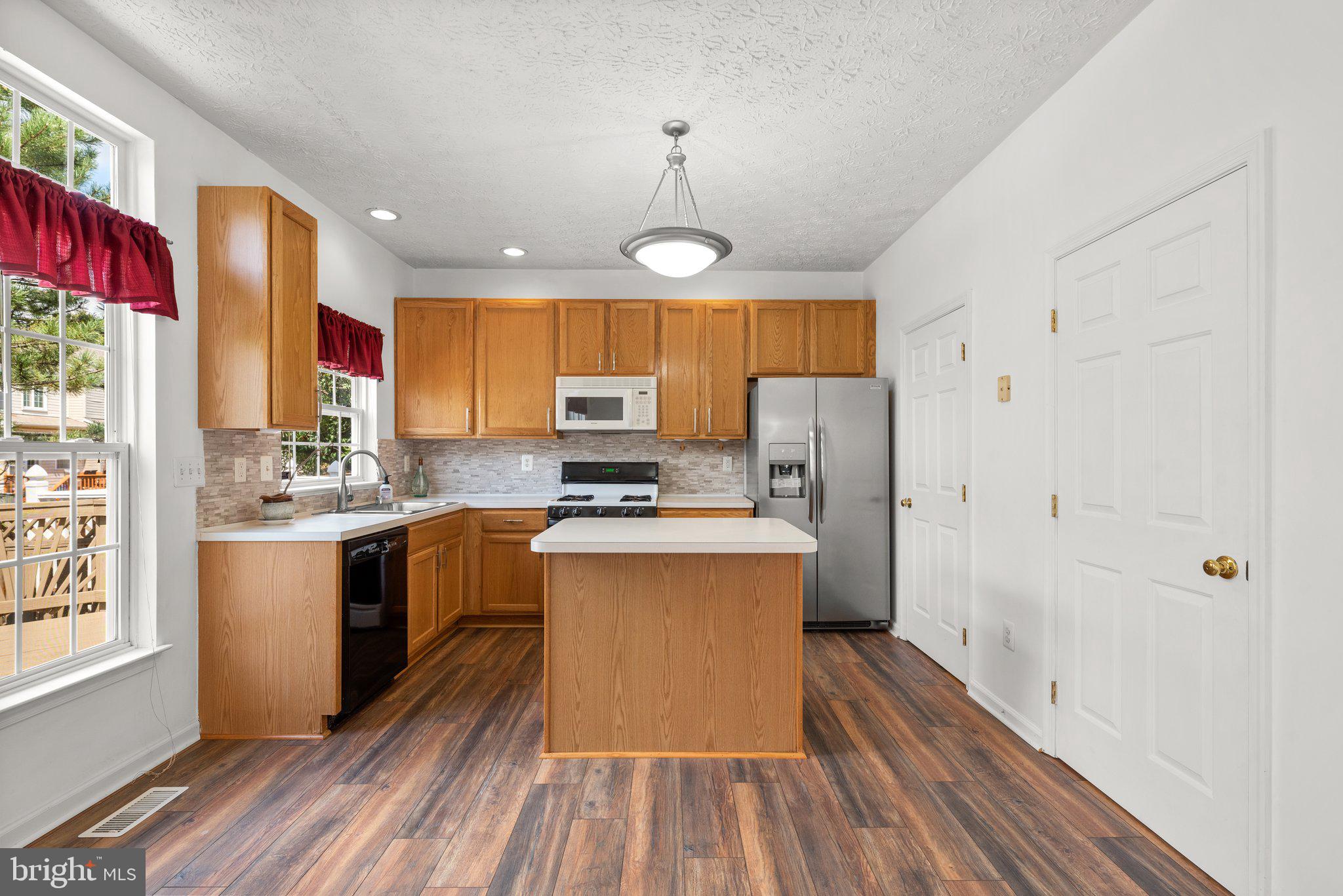 SEVEN OAKS - Residential