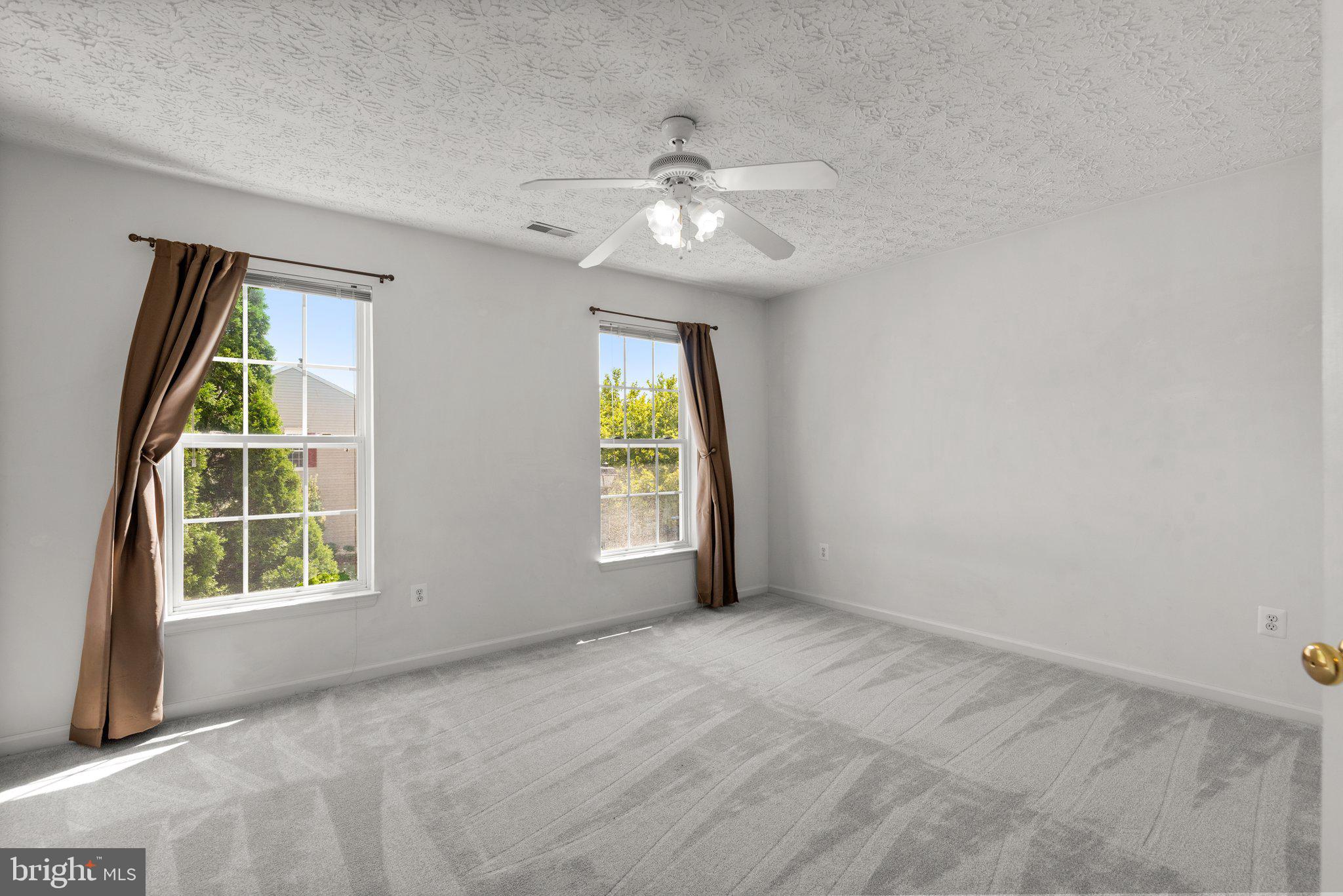 SEVEN OAKS - Residential