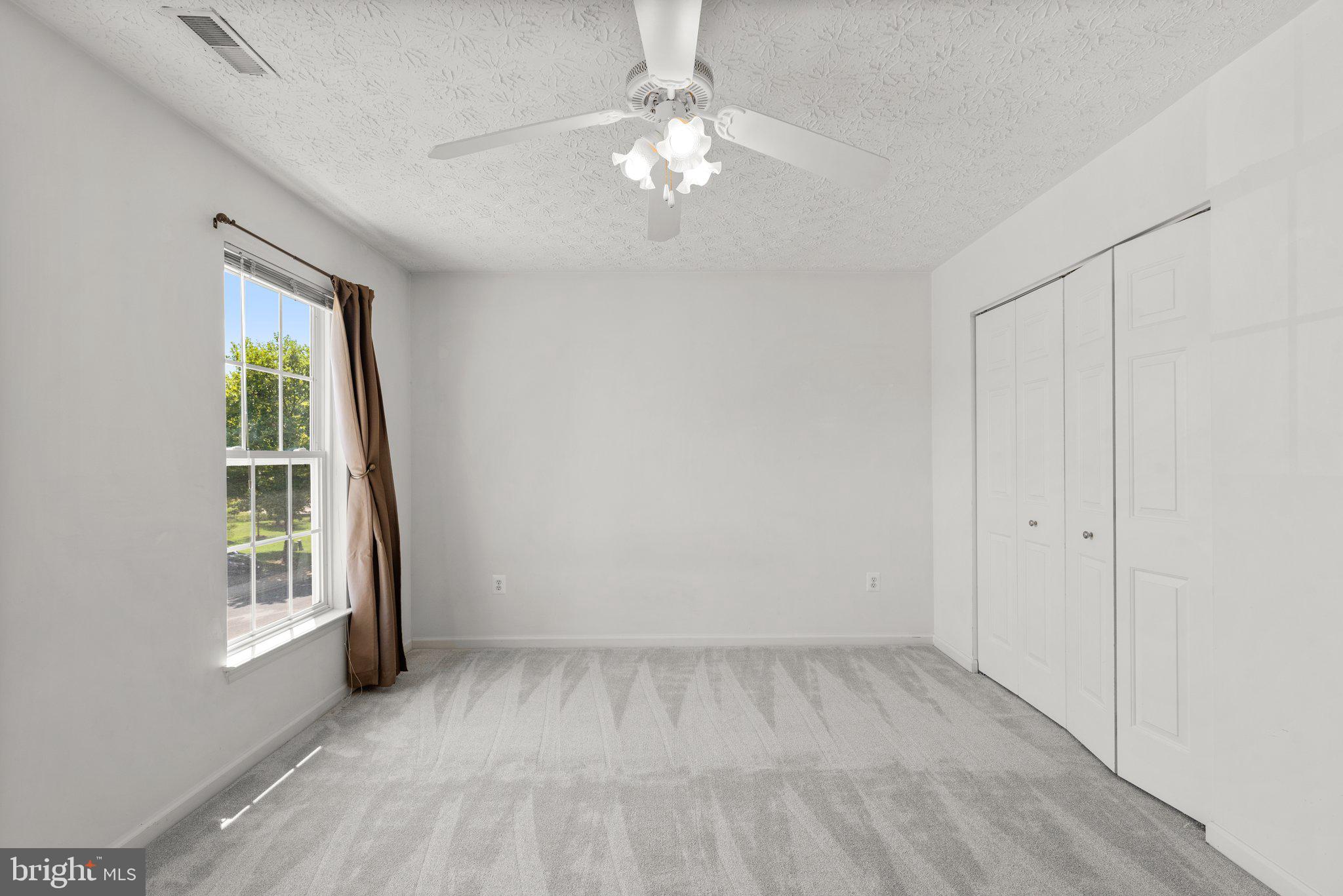 SEVEN OAKS - Residential