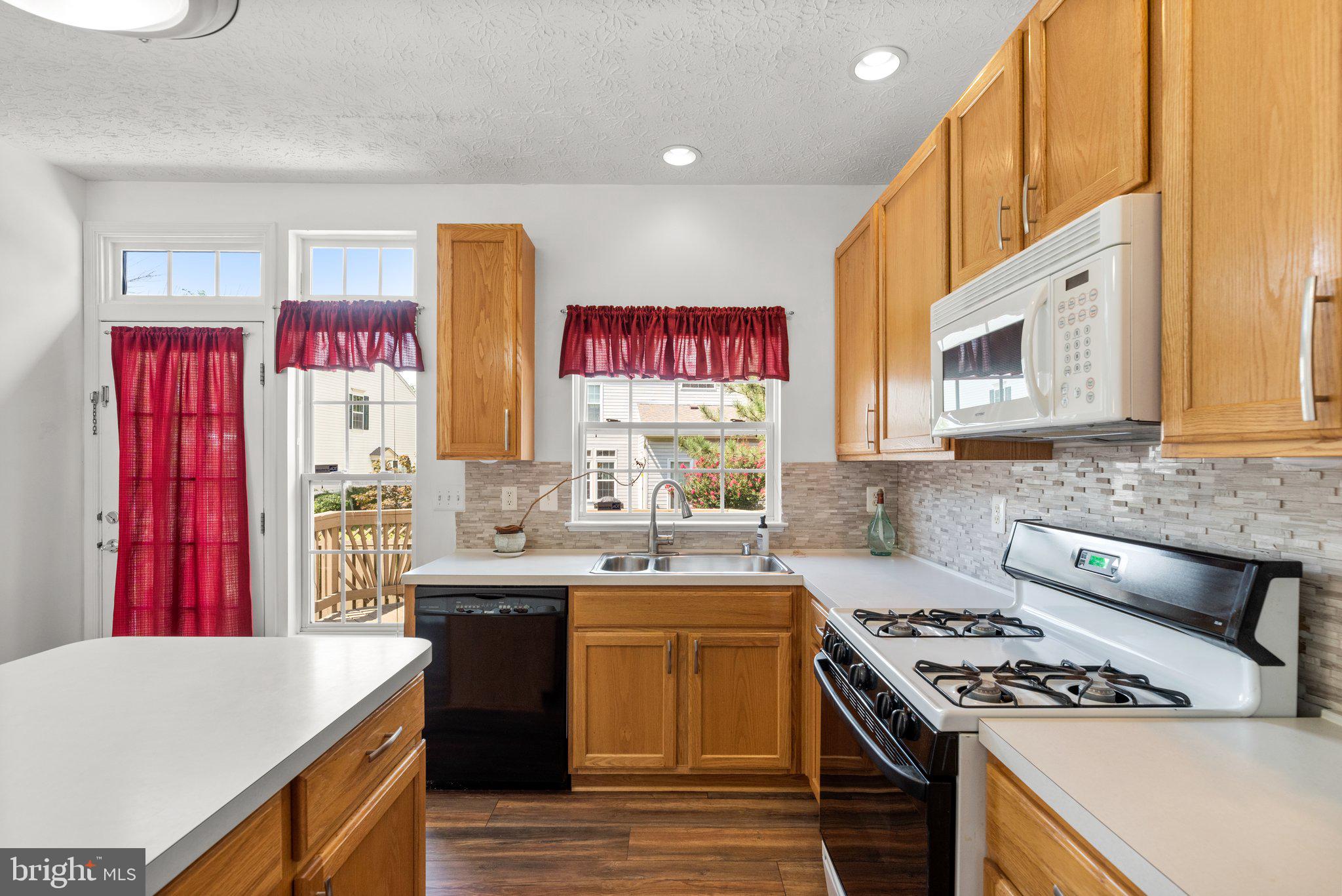 SEVEN OAKS - Residential