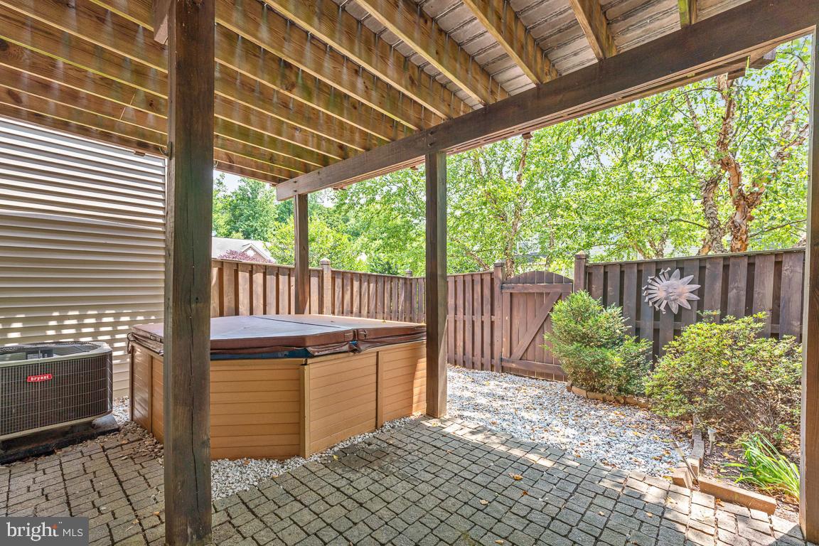 RUSSETT - Residential