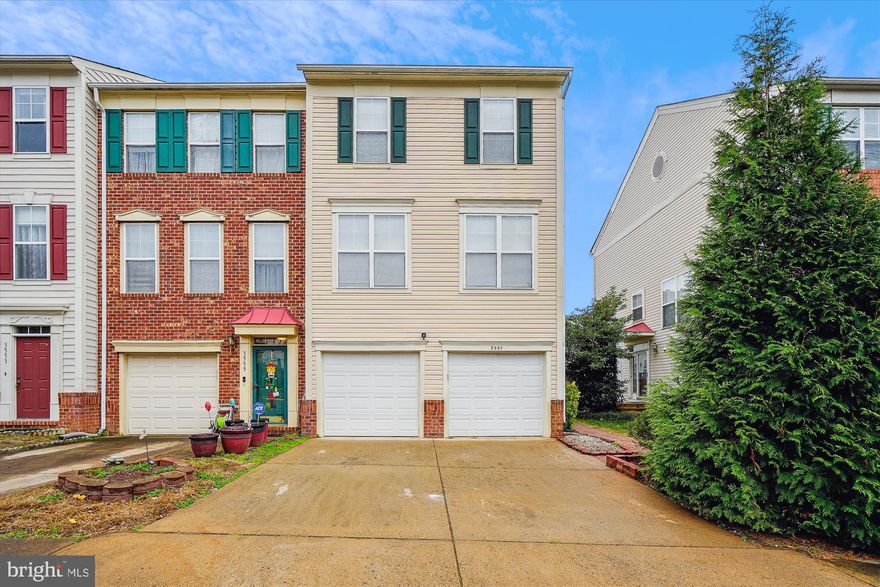 **Beautifully Remodeled Townhome in Leeside – Don’t Miss Out!**
This stunning townhome in Lakeside has been beautifully remodeled and won’t last long! The main level features elegant hardwood floors and fresh paint throughout, complemented by numerous upgrades. Enjoy brand-new carpeting in all bedrooms, modern light fixtures, and updated bathrooms with new toilets.
The kitchen is a highlight, featuring freshly painted cabinets with stylish new knobs, a chic backsplash, quartz countertops, and stainless steel appliances. Every window is fitted with new blinds, and the spacious rec room boasts new carpet and a cozy gas fireplace.

With a freshly painted two-car garage and close proximity to shops and stores, this home is perfectly located just minutes from I-95 and Potomac Mills. 

Act quickly—schedule your showing today!