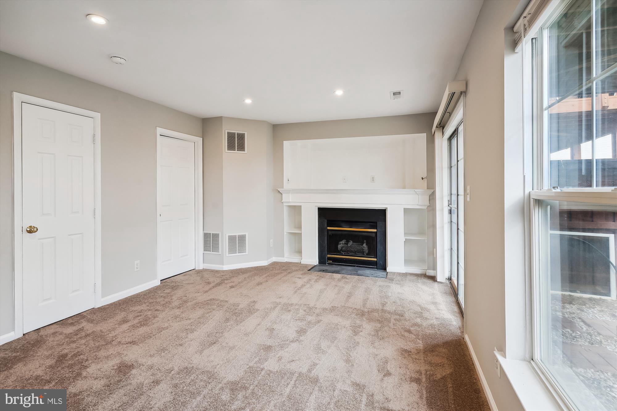 LAKESIDE - Residential