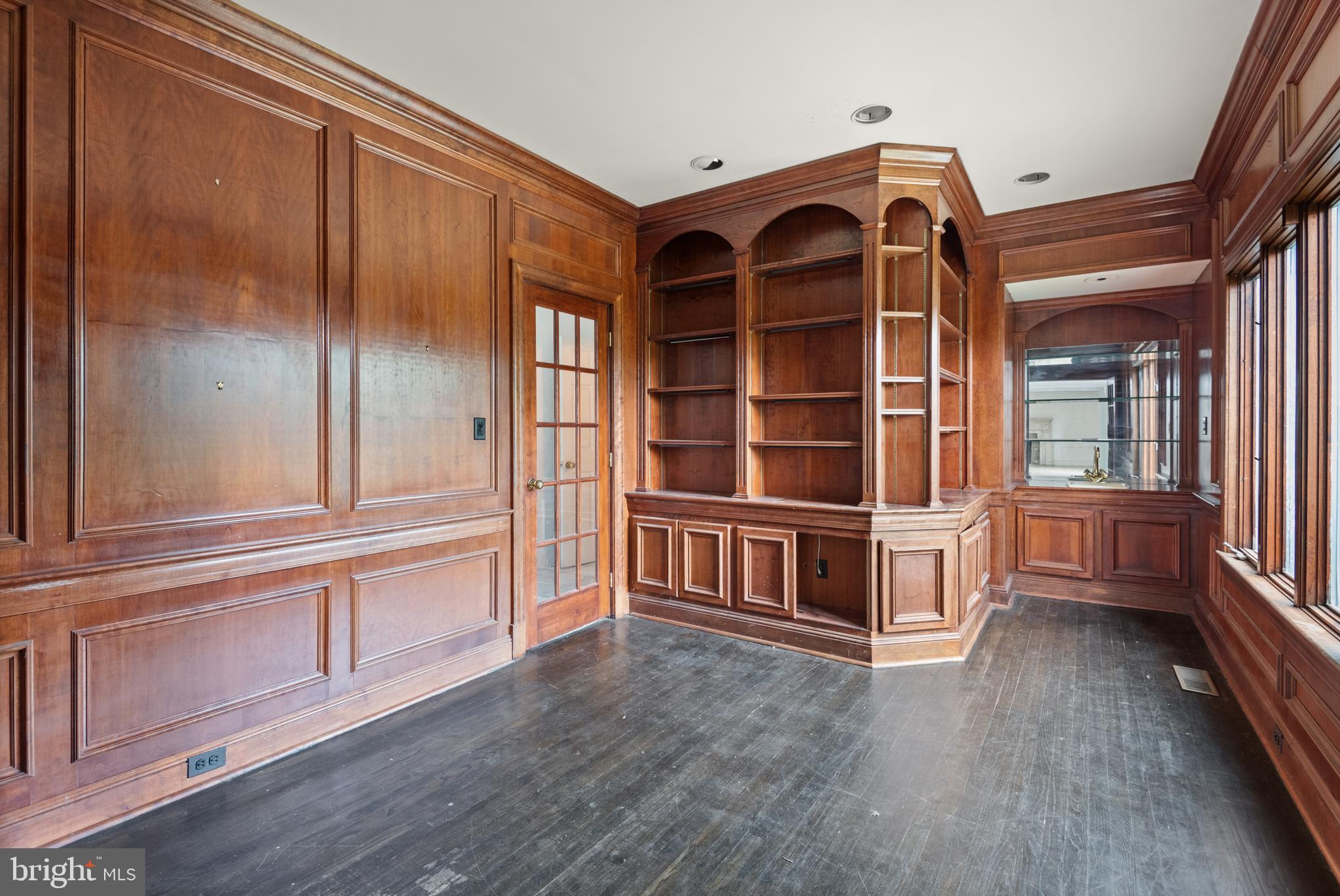 CLEARVIEW MANOR - Residential