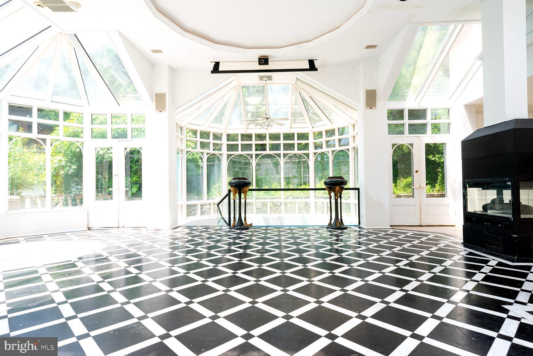 CLEARVIEW MANOR - Residential