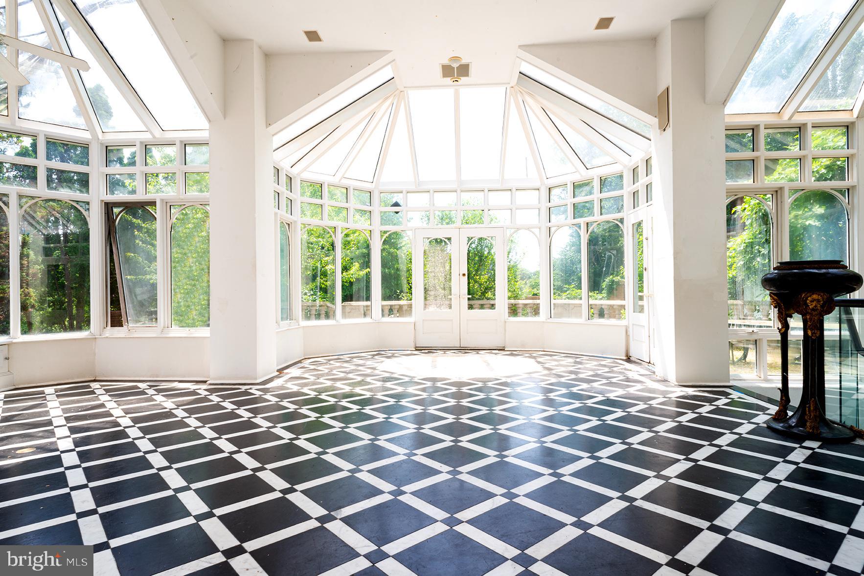 CLEARVIEW MANOR - Residential