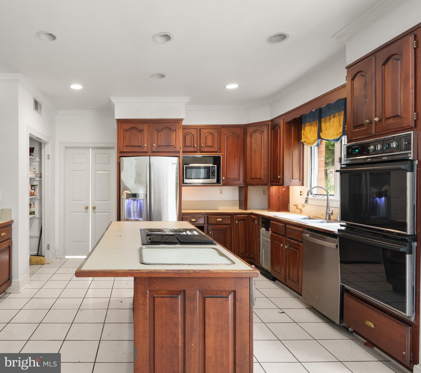 CLEARVIEW MANOR - Residential