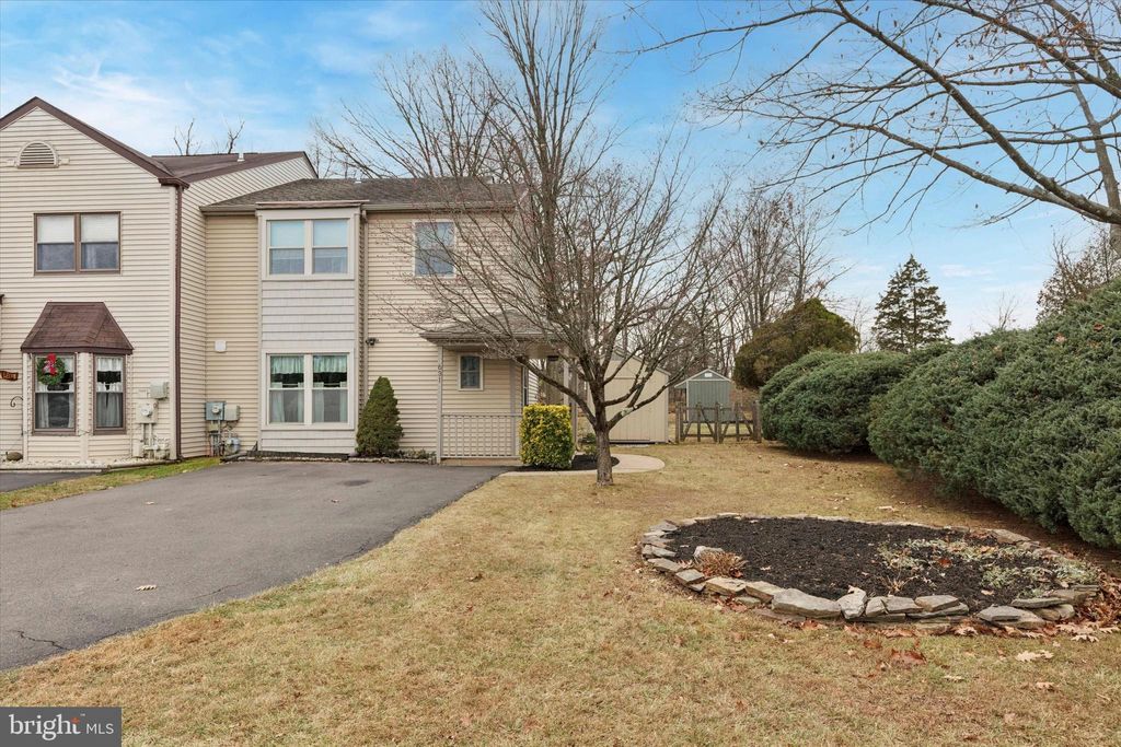 Photo of 631 Whittier Drive, WARMINSTER, PA 18974 (MLS # PABU2109982)