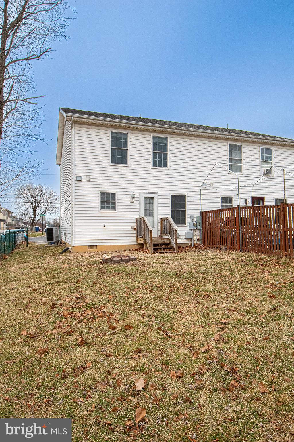 ROYAL VILLAGE - Residential