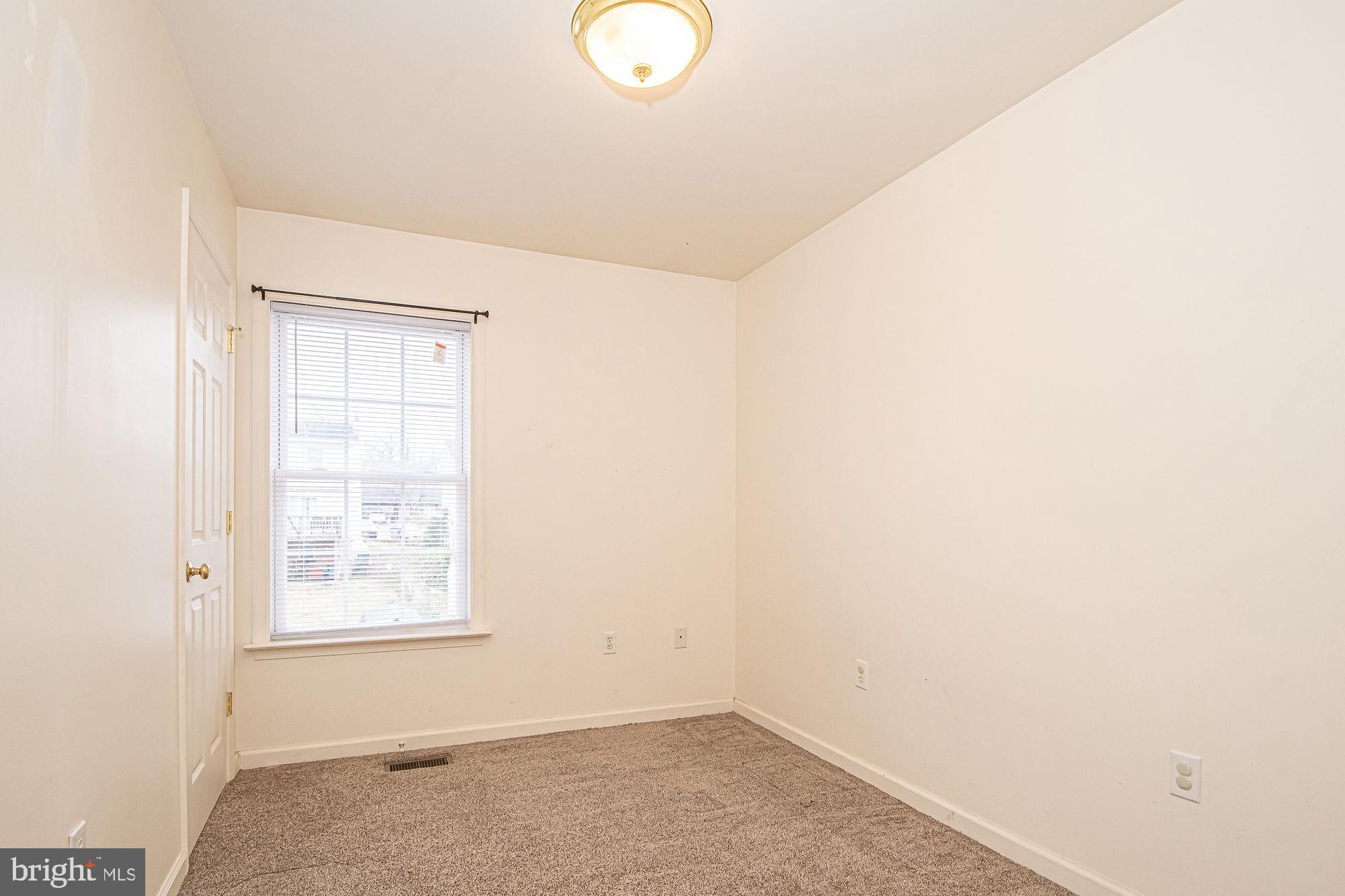 ROYAL VILLAGE - Residential