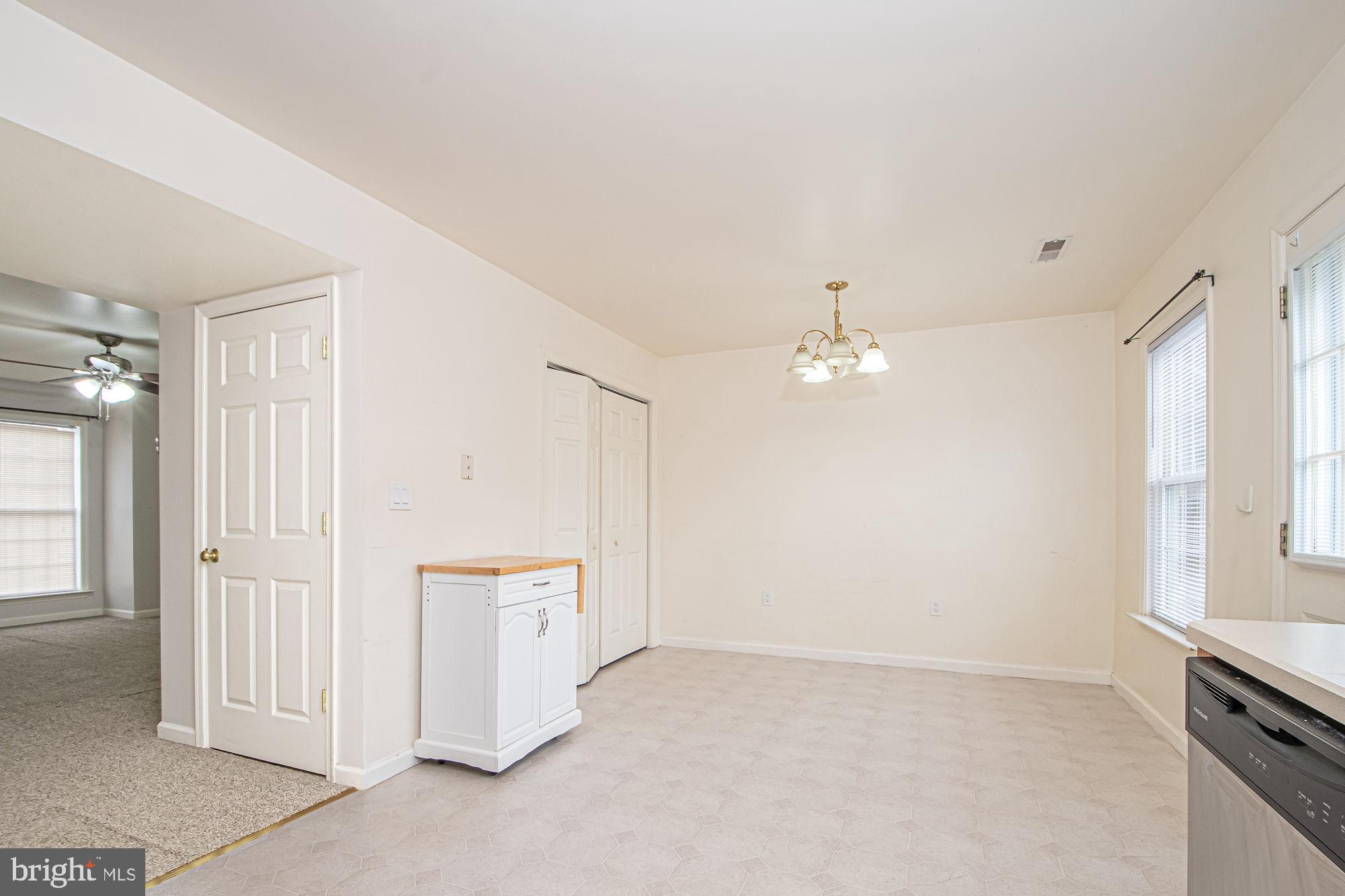 ROYAL VILLAGE - Residential