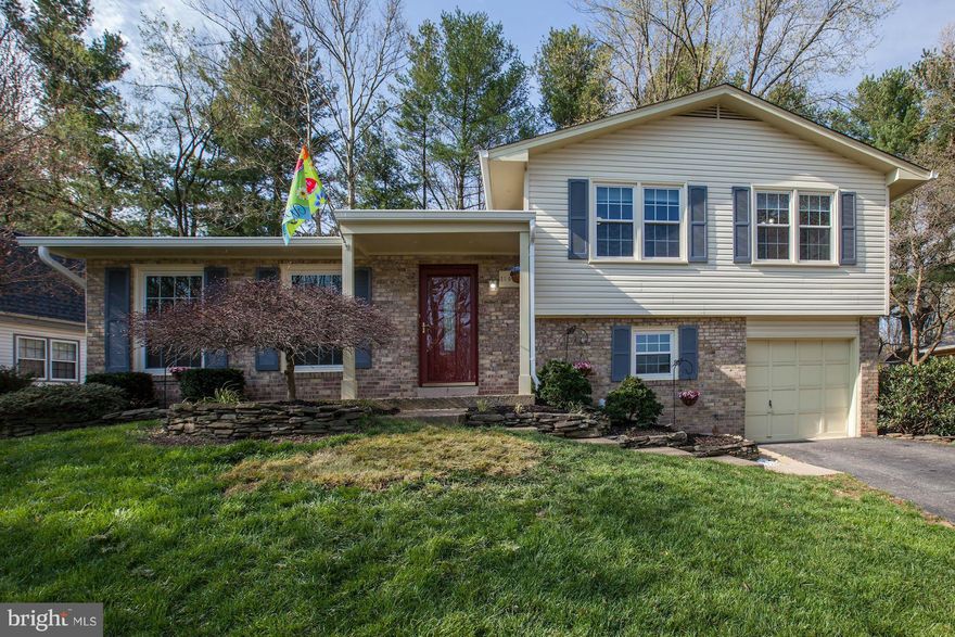 Start Living Today! Move-In Ready Home with Fantastic Back Yard for Fun & Games. Modern Kitchen with Breakfast Counter opens to Dining. Easy Living Options with Living, Family & Recreation Rooms! Master with Renovated Bath & Good Closet Space. Updated Hall Bath w/ Jetted Tub! Great Neighborhood location-commuter bus line & 10min walk to VRE via Walking Path. Well-known Burke Centre Amenities.