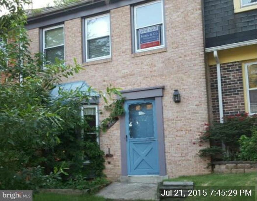 "Brick Bargain!' This home needs a little sprucing up to bring it  back to its original beauty, but offers alot of potential and a bargain price for a town home in Columbia. Lots of living space. Come take a look and imaging the possibilities here.