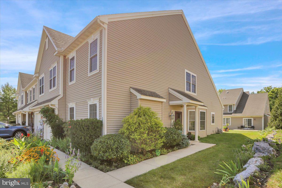 305 EMERALD LANE