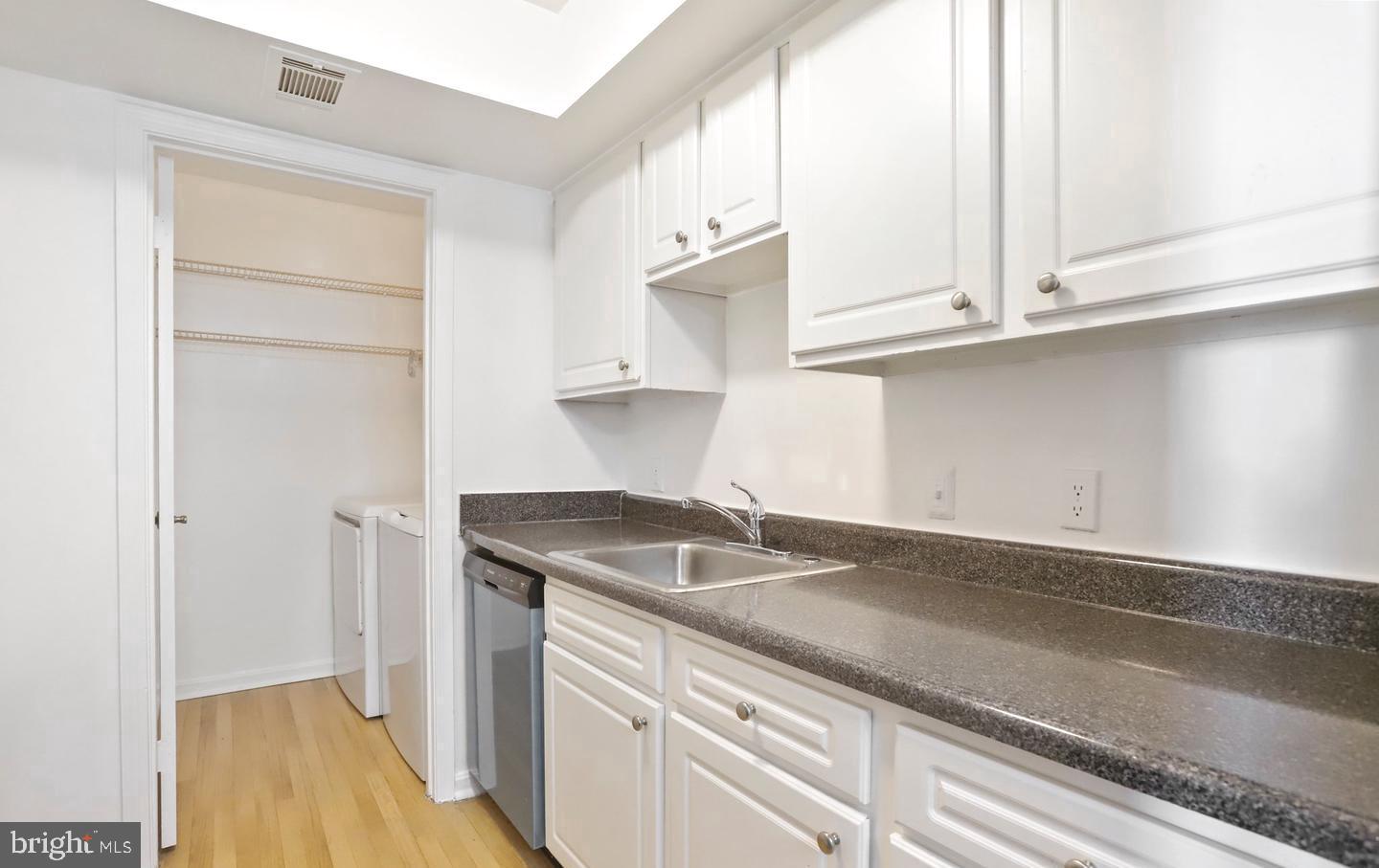 FLOWER HILL - Residential Lease