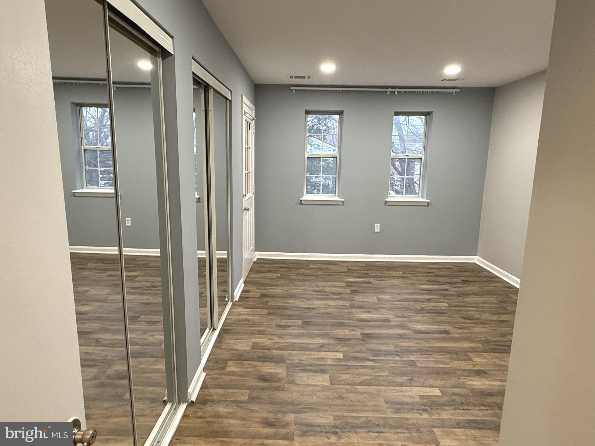 FLOWER HILL - Residential Lease