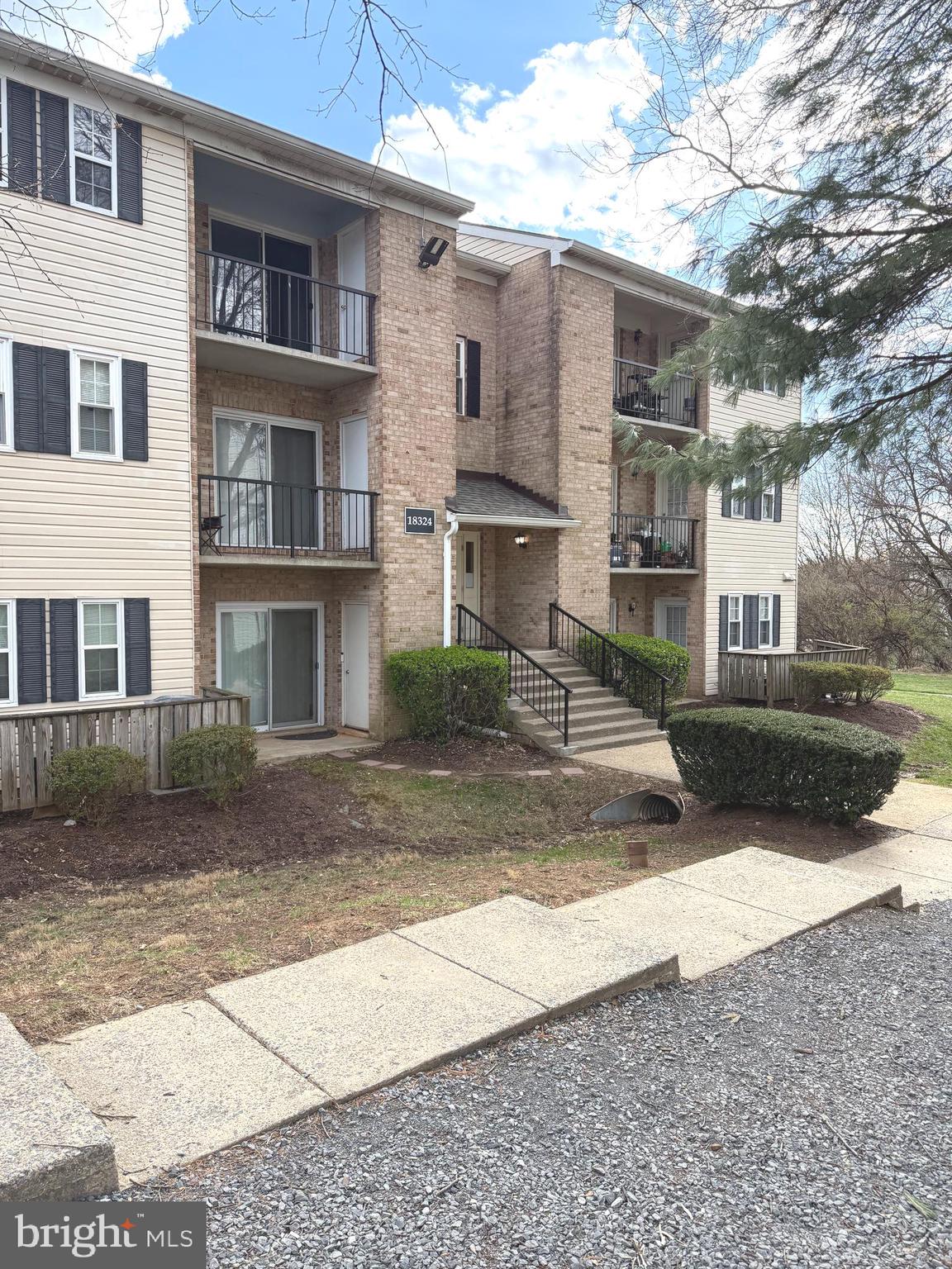 FLOWER HILL - Residential Lease