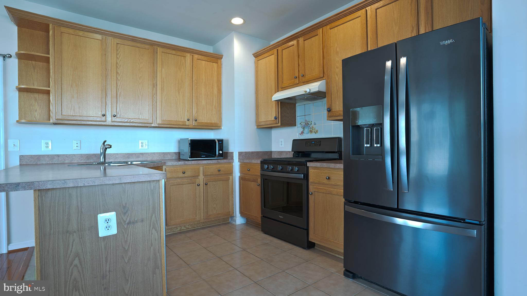 LAUREL HILL LANDBAY - Residential Lease