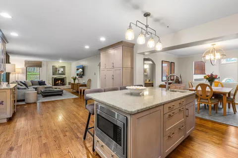 2114 Greenbrier Drive, Villanova, PA 19085 - MLS#: PAMC2176150