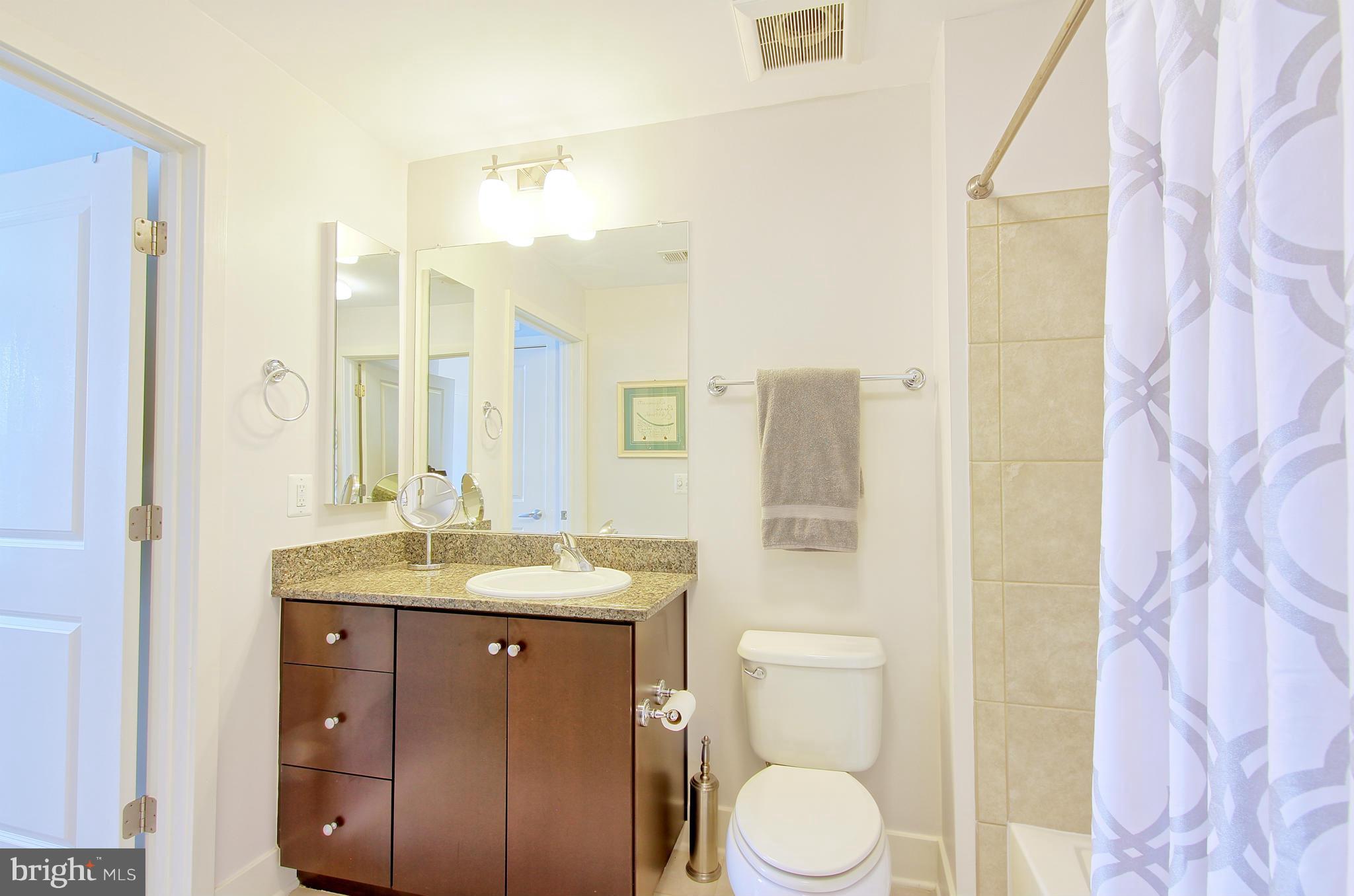 OLD TOWN COMMONS - Residential Lease