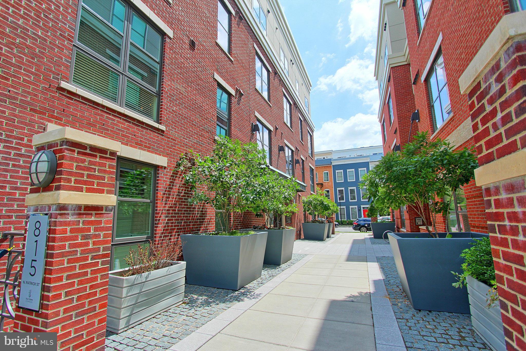 OLD TOWN COMMONS - Residential Lease