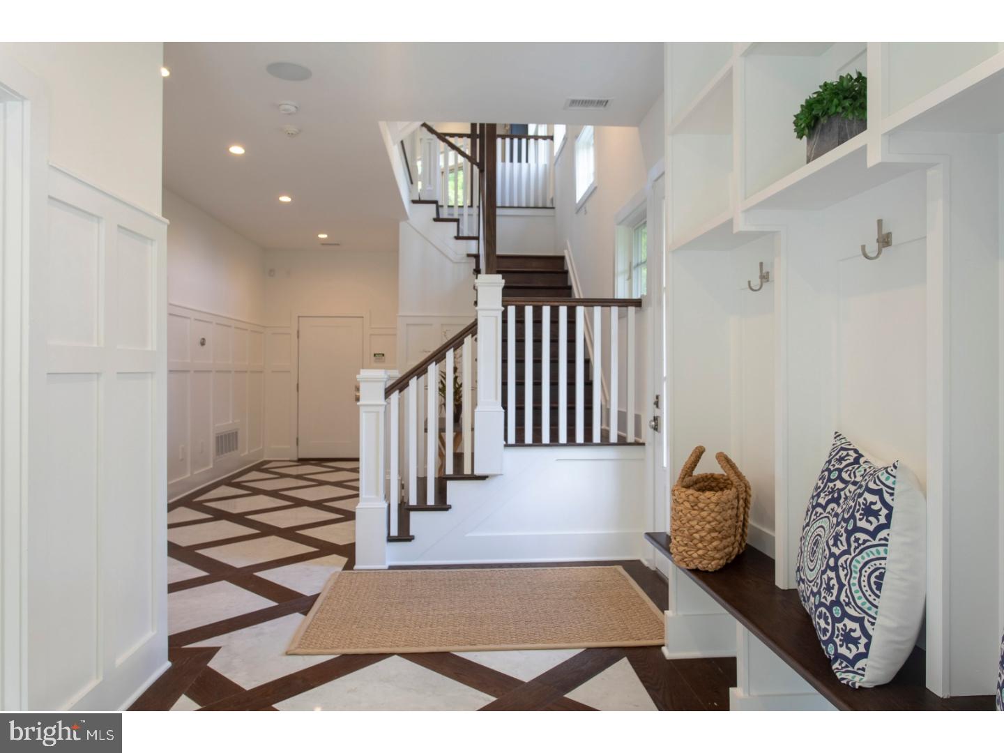CHESTNUT HILL - Residential