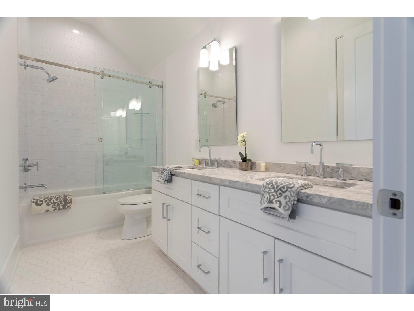 CHESTNUT HILL - Residential