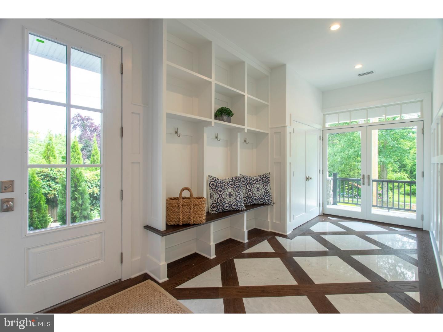 CHESTNUT HILL - Residential