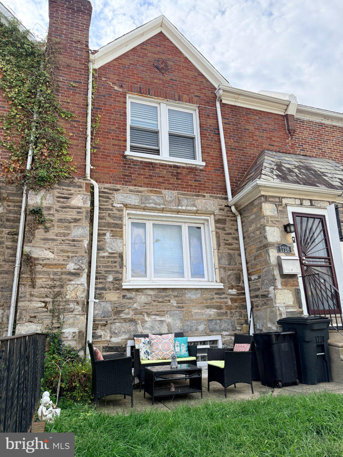 1728 DALLAS STREET
