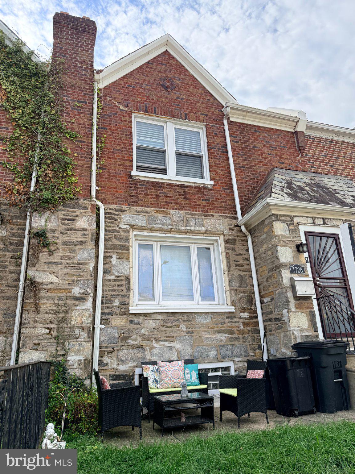 1728 DALLAS STREET